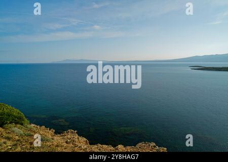 Die Klippen der Landzunge von Capo Mannu auf der Sinis-Halbinsel, Provinz Oristano, Sardinien, Italien Stockfoto