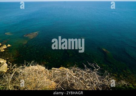 Die Klippen der Landzunge von Capo Mannu auf der Sinis-Halbinsel, Provinz Oristano, Sardinien, Italien Stockfoto