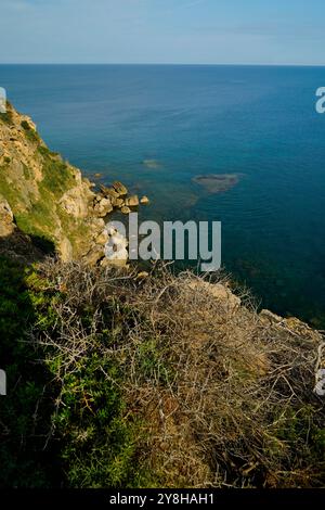 Die Klippen der Landzunge von Capo Mannu auf der Sinis-Halbinsel, Provinz Oristano, Sardinien, Italien Stockfoto