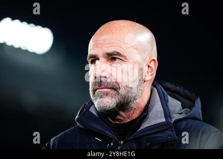 Eindoven, Niederlande. Oktober 2024. Eindhoven - PSV-Trainer Peter Bosz während der acht Wettkampfrunde der Eredivisie Saison 2024/2025. Das Spiel findet am 5. Oktober 2024 im Philips Stadion in Eindhoven, Niederlande, zwischen PSV und Sparta Rotterdam statt. (VK Sportphoto/Yannick Verhoeven) Credit: Yannick Verhoeven/Alamy Live News Stockfoto