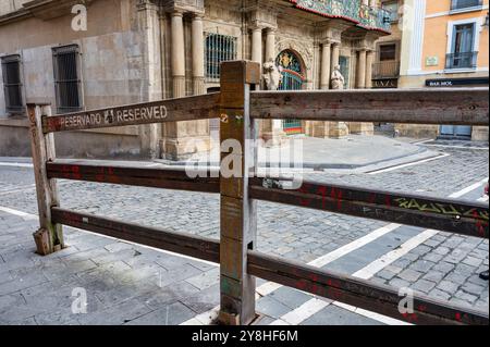 Pamplona, Spanien, 19. Mai 2024: Der Zaun, der die Stiere beim Stierlauf von Pamplona zurückhält. Stockfoto