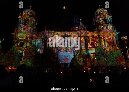 Berlin, Berlin, Deutschland. Oktober 2024. 20. Festival of Lights - Berlin 2024 (Foto: © Beata Siewicz/Pacific Press via ZUMA Press Wire) NUR REDAKTIONELLE VERWENDUNG! Nicht für kommerzielle ZWECKE! Stockfoto