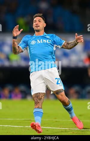 Matteo Politano vom SSC Napoli ist während des Spiels der Serie A zwischen dem SSC Napoli und Como 1907 im Diego Armando Maradona Stadium in Neapel, Italien, aktiv Stockfoto