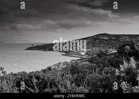 Archäologische Stätte von tharros und alter Turm. Capo san marco, Provinz, oristano, sardinien, italien Stockfoto