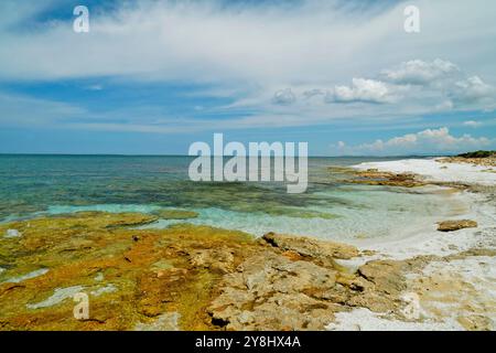 Der weiße Sandstrand von Arutas auf der Halbinsel Sinis, Provinz Oristano, Sardinien, Italien Stockfoto