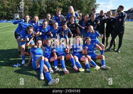 Genk, Belgien. Oktober 2024. Die Spieler von Genk feiern nach dem Gewinn eines Frauenfußballspiels zwischen KRC Genk Ladies und SV Zulte Waregem Dames am 6. Spieltag der Saison 2024 - 2025 der Belgischen Lotto Womens Super League am Samstag, 5. Oktober 2024 in Genk, BELGIEN. Quelle: Sportpix/Alamy Live News Stockfoto