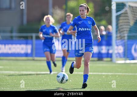 Genk, Belgien. Oktober 2024. Gwen Duijsters (13) aus Genk, dargestellt während eines Frauenfußballspiels zwischen KRC Genk Ladies und SV Zulte Waregem Dames am 6. Spieltag der Saison 2024 - 2025 der Belgischen Lotto Womens Super League, am Samstag, 5. Oktober 2024 in Genk, BELGIEN. Quelle: Sportpix/Alamy Live News Stockfoto