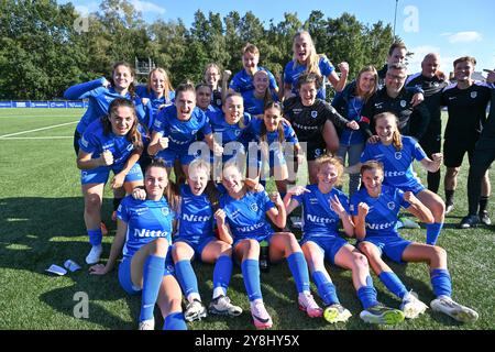 Genk, Belgien. Oktober 2024. Die Spieler von Genk feiern nach dem Gewinn eines Frauenfußballspiels zwischen KRC Genk Ladies und SV Zulte Waregem Dames am 6. Spieltag der Saison 2024 - 2025 der Belgischen Lotto Womens Super League am Samstag, 5. Oktober 2024 in Genk, BELGIEN. Quelle: Sportpix/Alamy Live News Stockfoto