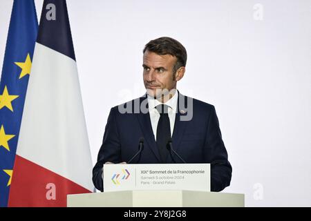 Paris, Frankreich. Oktober 2024. Der französische Präsident Emmanuel Macron spricht während einer Pressekonferenz am Ende des XIX. Francophonie-Gipfels am 5. Oktober 2024 im Grand Palais in Paris. Foto: Firas Abdullah/ABACAPRESS. COM Credit: Abaca Press/Alamy Live News Stockfoto