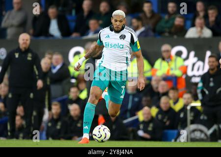 Liverpool, Großbritannien. Oktober 2024. Joelinton aus Newcastle vereint sich in Aktion. Premier League Spiel Everton gegen Newcastle United am Samstag, den 5. Oktober 2024, im Goodison Park in Liverpool. Dieses Bild darf nur für redaktionelle Zwecke verwendet werden. Nur redaktionelle Verwendung, Bild von Chris Stading/Andrew Orchard Sportfotografie/Alamy Live News Credit: Andrew Orchard Sportfotografie/Alamy Live News Stockfoto