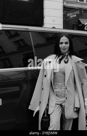 Rosenda Casaje im Niccolo Pasqualetti für die Paris Fashion Week SS25 Stockfoto