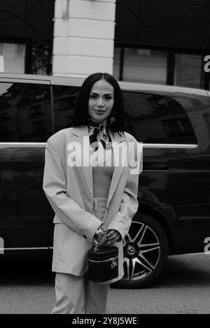 Rosenda Casaje im Niccolo Pasqualetti für die Paris Fashion Week SS25 Stockfoto