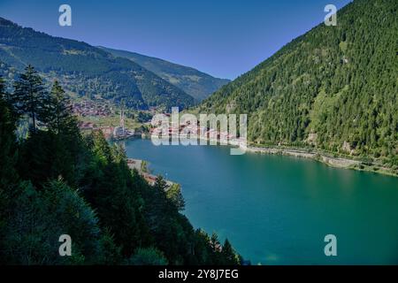 Der Uzungöl See (Long Lake) ist ein See im Süden der Stadt Trabzon im Bezirk Caykara der Provinz Trabzon in der Türkei. Stockfoto