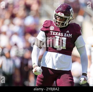 College Station, Texas, USA. Oktober 2024. Der Texas A&M Defensive Lineman NIC Scourton (11) reagiert, nachdem er am 5. Oktober 2024 in College Station, Texas, ein Niederlage-Spiel zwischen den Texas A&M Aggies und den Missouri Tigers gemacht hat. (Kreditbild: © Scott Coleman/ZUMA Press Wire) NUR REDAKTIONELLE VERWENDUNG! Nicht für kommerzielle ZWECKE! Quelle: ZUMA Press, Inc./Alamy Live News Stockfoto