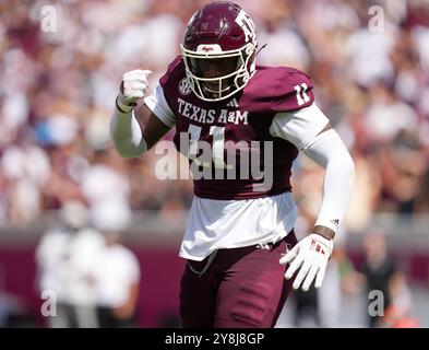 College Station, Texas, USA. Oktober 2024. Der Texas A&M Defensive Lineman NIC Scourton (11) ist nach einem Sack von Missouri Quarterback Brady Cook während eines NCAA-Fußballspiels zwischen den Texas A&M Aggies und den Missouri Tigers am 5. Oktober 2024 in College Station, Texas, geehrt. (Kreditbild: © Scott Coleman/ZUMA Press Wire) NUR REDAKTIONELLE VERWENDUNG! Nicht für kommerzielle ZWECKE! Quelle: ZUMA Press, Inc./Alamy Live News Stockfoto