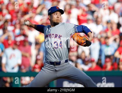 Philadelphia, Usa. Oktober 2024. New York Mets Starting Pitcher Kodai Senga wirft gegen die Philadelphia Phillies im ersten Inning im Spiel eins der MLB NLDS im Citizens Bank Park in Philadelphia, Pennsylvania am Samstag, den 5. Oktober 2024. Foto: Laurence Kesterson/UPI Credit: UPI/Alamy Live News Stockfoto