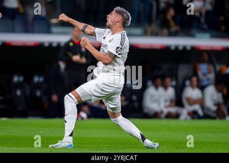 Madrid, Madrid, Spanien. Oktober 2024. Federico Valverde von Real Madrid CF feiert sein Tor beim Fußballspiel La Liga EA Sports 2024/25 zwischen Real Madrid CF und Villarreal CF im Estadio Santiago Bernabeu am 05. Oktober 2024 in Madrid. (Kreditbild: © Alberto Gardin/ZUMA Press Wire) NUR REDAKTIONELLE VERWENDUNG! Nicht für kommerzielle ZWECKE! Stockfoto