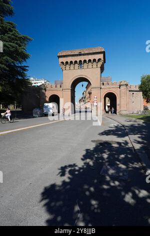 Portico di San Luca, der als der längste überdachte Portikus der Welt bekannt ist. Befindet sich in Bologna, Italien. Vom Architekten Gian Giacomo Monti Stockfoto