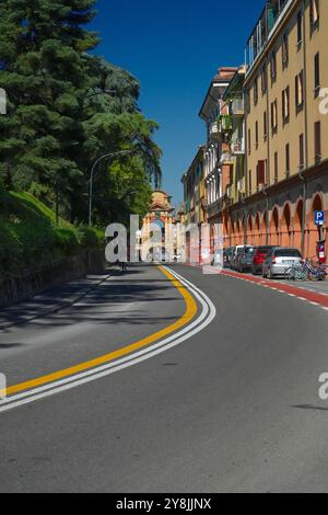 Portico di San Luca, der als der längste überdachte Portikus der Welt bekannt ist. Befindet sich in Bologna, Italien. Vom Architekten Gian Giacomo Monti Stockfoto