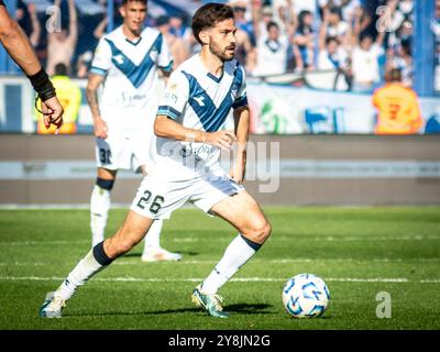 Buenos Aires, Argentinien. Oktober 2024. Der Verein Atlético Velez Sarsfield besiegte Racing Club de Avellaneda 1-0 in einer neuen Saison der Afa Argentine Professional Football League. Das Team Liniers (Buenos Aires) führt die AFA-Nationalmannschaft an. Das Tor wurde von Braian Romero NUR REDAKTIONELLER VERWENDUNG erzielt | @FACAMORALES Credit: Facundo Morales/Alamy Live News Stockfoto