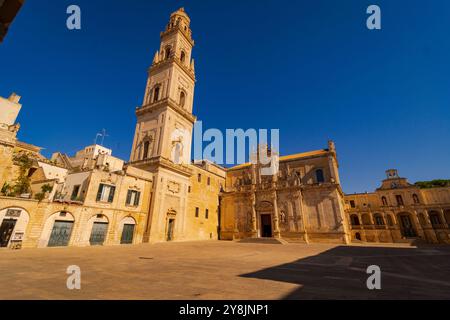 Die Kathedrale von Lecce Santa Maria Assunta an einem hellen Sommernachmittag. Stockfoto