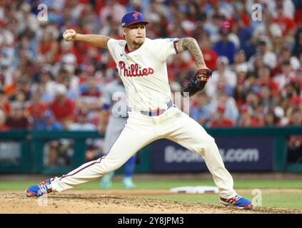 Philadelphia, Usa. Oktober 2024. Der Entlastungskrug Orion Kerkering wirft gegen die New York Mets im achten Inning im Spiel eins der MLB NLDS im Citizens Bank Park in Philadelphia, Pennsylvania am Samstag, den 5. Oktober 2024. Foto: Laurence Kesterson/UPI Credit: UPI/Alamy Live News Stockfoto