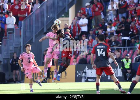Toronto, Kanada. Oktober 2024. Toronto, Ontario, Kanada, 5. Oktober 2024, Inter Miami Mittelfeldspieler Benjamin Cremaschi #30 kämpfte gegen DeAndre Kerr #29 von Toronto FC beim Major League Soccer Spiel zwischen Toronto FC und Inter Miami im BMO Field. (Foto: Indrawan Kumala/SIPA USA) Credit: SIPA USA/Alamy Live News Stockfoto