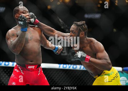 Oktober 2024, Salt Lake City, Ut, Salt Lake City, UT, USA: Ryan Spann und Ovince Saint Preux im Delta Center für UFC307 – Pereira vs Rountree Jr. am 5. Oktober 2024 in Salt Lake City, UT, USA. (Foto: Louis Grasse/PxImages) (Credit Image: © Louis Grasse/PX Imagens via ZUMA Press Wire) NUR REDAKTIONELLE VERWENDUNG! Nicht für kommerzielle ZWECKE! Stockfoto