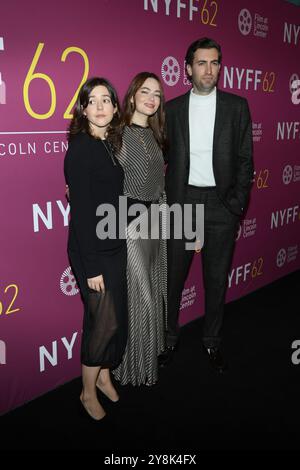 New York, USA. Oktober 2024. Ali Herting, Emma Stone und Dave McCary nahmen am 5. Oktober 2024 an der Premiere von A Real Pain beim 62. New York Film Festival in der Alice Tully Hall in New York Teil. (Foto: Efren Landaos/SIPA USA) Credit: SIPA USA/Alamy Live News Stockfoto