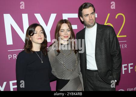 New York, USA. Oktober 2024. Ali Herting, Emma Stone und Dave McCary nahmen am 5. Oktober 2024 an der Premiere von A Real Pain beim 62. New York Film Festival in der Alice Tully Hall in New York Teil. (Foto: Efren Landaos/SIPA USA) Credit: SIPA USA/Alamy Live News Stockfoto