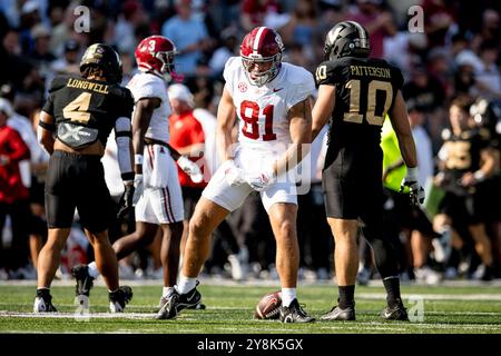 Nashville, Tennessee, USA. Oktober 2024. Alabama Crimson Tide Tight End CJ Dippre (81) reagiert nach einem Tackle während seines Spiels gegen die Vanderbilt Commodores. (Kreditbild: © Camden Hall/ZUMA Press Wire) NUR REDAKTIONELLE VERWENDUNG! Nicht für kommerzielle ZWECKE! Quelle: ZUMA Press, Inc./Alamy Live News Stockfoto