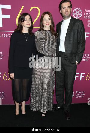 New York, New York, USA. Oktober 2024. Ali Herting, Emma Stone und Dave McCary bei Einer Real Pain Premiere während des 62. New York Film Festivals in der Alice Tully Hall am 5. Oktober 2024 in New York City. Quelle: Rw/Media Punch/Alamy Live News Stockfoto