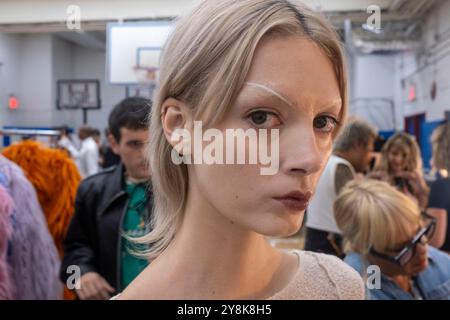 NEW YORK, NEW YORK - SEPTEMBER 07: Ein Model, das während der Palomo Spain Show im September 2024 während der New York Fashion Week am 07. September gesehen wurde Stockfoto