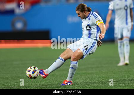 Charlotte, North Carolina, USA. Oktober 2024. CF Montréal Mittelfeldspieler SAMUEL PIETTE (6) übergibt den Ball während der ersten Halbzeit des Spiels Charlotte FC gegen CF Montreal MLS im Bank of America Stadium in Charlotte, NC am 5. Oktober 2024. (Kreditbild: © Cory Knowlton/ZUMA Press Wire) NUR REDAKTIONELLE VERWENDUNG! Nicht für kommerzielle ZWECKE! Stockfoto