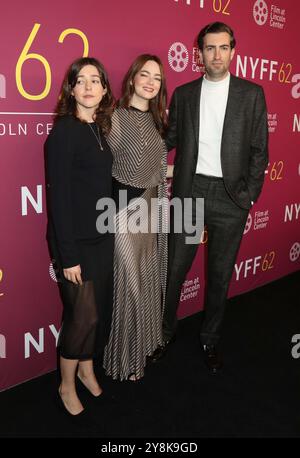 5. Oktober 2024, New York, New York, USA: Produzenten ALI HERTING, EMMA STONE und DAVE MACARY bei der 62. New Yorker Film-Festivalâ Premiere von A Real Pain in der Alice Tully Hall im Lincoln Center (Credit Image: © Nancy Kaszerman/ZUMA Press Wire) NUR REDAKTIONELLE VERWENDUNG! Nicht für kommerzielle ZWECKE! Stockfoto