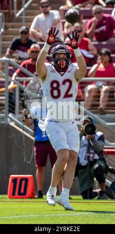 5. Oktober 2024 Palo Alto, CA USA Virginia Tech Tight End Benji Gosnell (82) macht einen Fang während des ACC Football Spiels zwischen Virginia Tech Hokies und dem Stanford Cardinal. Virginia Tech besiegte Stanford 31-7 im Stanford Stadium Palo Alto, CA Thurman James/CSM Stockfoto