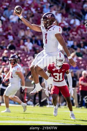 5. Oktober 2024 Palo Alto, CA USA Virginia Tech Quarterback Kyron Drones (1) springt in die Endzone für einen Touchdown während des ACC Football Spiels zwischen Virginia Tech Hokies und dem Stanford Cardinal. Virginia Tech besiegte Stanford 31-7 im Stanford Stadium Palo Alto, CA Thurman James/CSM Stockfoto