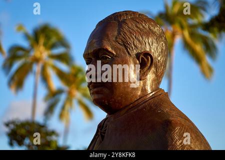 Bronzestatue von Prinz Kuhio am Waikiki Beach Stockfoto