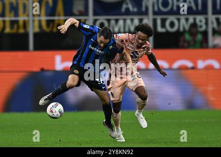 Matteo Darmian (Inter)Valentino Lazaro (Turin) während des italienischen Spiels der Serie A zwischen Inter 3-2 Turin im Giuseppe Meazza Stadium am 5. Oktober 2024 in Mailand. Quelle: Maurizio Borsari/AFLO/Alamy Live News Stockfoto