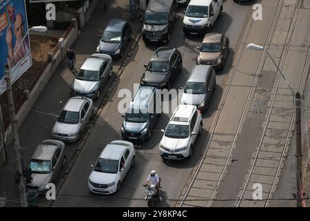 Bukarest, Rumänien - 13. September 2024: Luftaufnahme über den starken Verkehr in Bukarest. Stockfoto