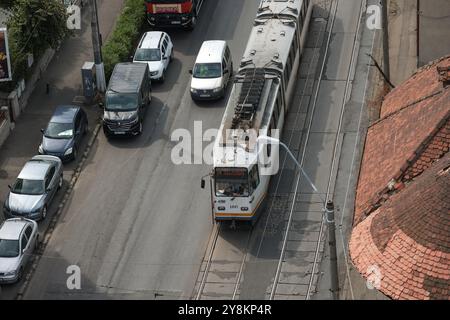 Bukarest, Rumänien - 13. September 2024: Luftaufnahme über den starken Verkehr in Bukarest. Stockfoto