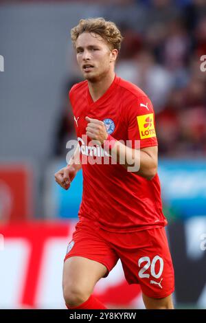 Leverkusen, Deutschland 1. Fussball-Bundesliga, 8. Spieltag, Spieltag 8 Bayer 04 Leverkusen : Holstein Kiel 2:2 05. 10. 2024 in der Bay-Arena in Leverkusen Jann-Fiete ARP (HK) Foto: Norbert Schmidt, Düsseldorf Stockfoto