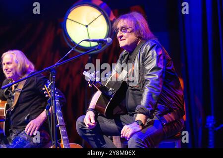 Uwe Hassbecker und Dieter Birr live beim Konzert Maschine intim - Lieder für Generationen mit Uwe Hassbecker in der Stadthalle Krone. Bautzen, 04.10.2024 *** Uwe Hassbecker und Dieter Birr live beim Konzert Maschine intim Lieder für Generationen mit Uwe Hassbecker in der Stadthalle Krone Bautzen, 04 10 2024 Foto:XM.xWehnertx/xFuturexImagex Maschine 4006 Stockfoto