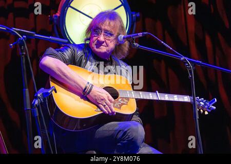Dieter Birr live beim Konzert Maschine intim - Lieder für Generationen mit Uwe Hassbecker in der Stadthalle Krone. Bautzen, 04.10.2024 *** Dieter Birr live beim Konzert Maschine intim Lieder für Generationen mit Uwe Hassbecker in der Stadthalle Krone Bautzen, 04 10 2024 Foto:XM.xWehnertx/xFuturexImagex Maschine 4003 Stockfoto