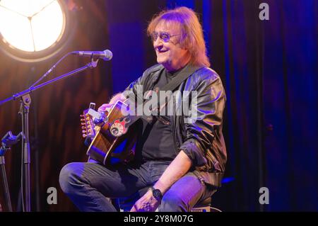 Dieter Birr live beim Konzert Maschine intim - Lieder für Generationen mit Uwe Hassbecker in der Stadthalle Krone. Bautzen, 04.10.2024 *** Dieter Birr live beim Konzert Maschine intim Lieder für Generationen mit Uwe Hassbecker in der Stadthalle Krone Bautzen, 04 10 2024 Foto:XM.xWehnertx/xFuturexImagex Maschine 4009 Stockfoto