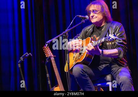Dieter Birr live beim Konzert Maschine intim - Lieder für Generationen mit Uwe Hassbecker in der Stadthalle Krone. Bautzen, 04.10.2024 *** Dieter Birr live beim Konzert Maschine intim Lieder für Generationen mit Uwe Hassbecker in der Stadthalle Krone Bautzen, 04 10 2024 Foto:XM.xWehnertx/xFuturexImagex Maschine 4008 Stockfoto