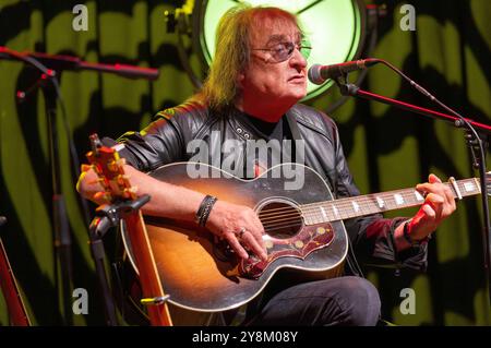 Dieter Birr live beim Konzert Maschine intim - Lieder für Generationen mit Uwe Hassbecker in der Stadthalle Krone. Bautzen, 04.10.2024 *** Dieter Birr live beim Konzert Maschine intim Lieder für Generationen mit Uwe Hassbecker in der Stadthalle Krone Bautzen, 04 10 2024 Foto:XM.xWehnertx/xFuturexImagex Maschine 4018 Stockfoto