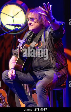 Dieter Birr live beim Konzert Maschine intim - Lieder für Generationen mit Uwe Hassbecker in der Stadthalle Krone. Bautzen, 04.10.2024 *** Dieter Birr live beim Konzert Maschine intim Lieder für Generationen mit Uwe Hassbecker in der Stadthalle Krone Bautzen, 04 10 2024 Foto:XM.xWehnertx/xFuturexImagex Maschine 4014 Stockfoto