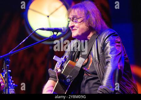 Dieter Birr live beim Konzert Maschine intim - Lieder für Generationen mit Uwe Hassbecker in der Stadthalle Krone. Bautzen, 04.10.2024 *** Dieter Birr live beim Konzert Maschine intim Lieder für Generationen mit Uwe Hassbecker in der Stadthalle Krone Bautzen, 04 10 2024 Foto:XM.xWehnertx/xFuturexImagex Maschine 4015 Stockfoto