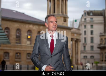 London, England, Großbritannien. Oktober 2024. Der Staatssekretär für Wissenschaft, Innovation und Technologie PETER KYLE wird vor der BBC gesehen ashe erscheint am Sonntag mit Laura Kuenssberg. (Kreditbild: © Tayfun Salci/ZUMA Press Wire) NUR REDAKTIONELLE VERWENDUNG! Nicht für kommerzielle ZWECKE! Stockfoto